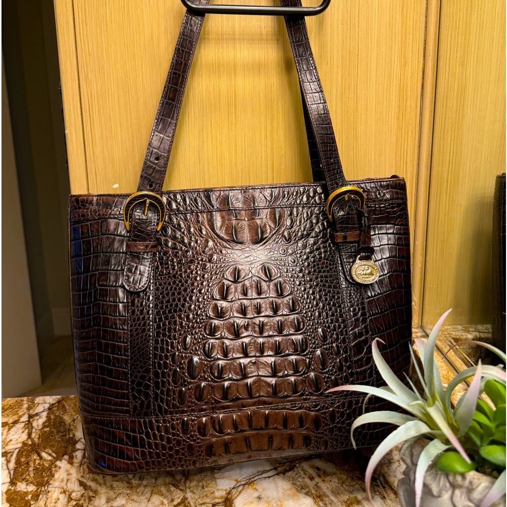 Brahmin shoulder bag. Excellent condition. Barely used, kept in dust bag.
